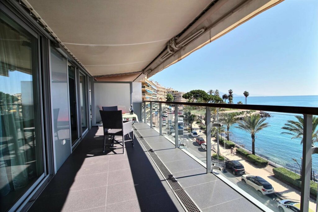 terrace of apartment antibes sale with sea view