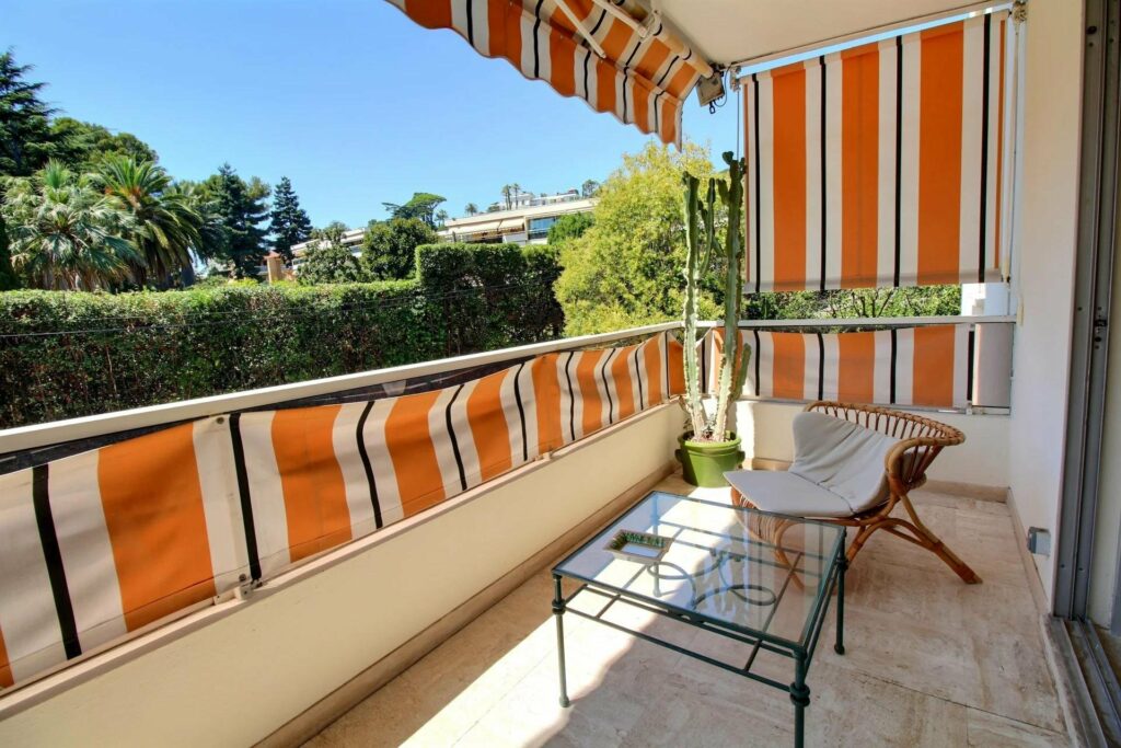 terrace of apartment in cannes with view of garden