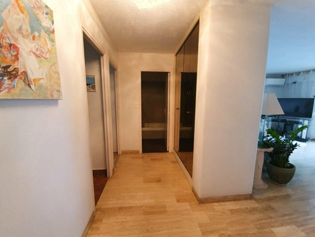 hallway of apartment for sale in south france