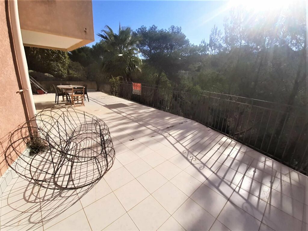 terrace of apartment for sale in mougins with large terrace