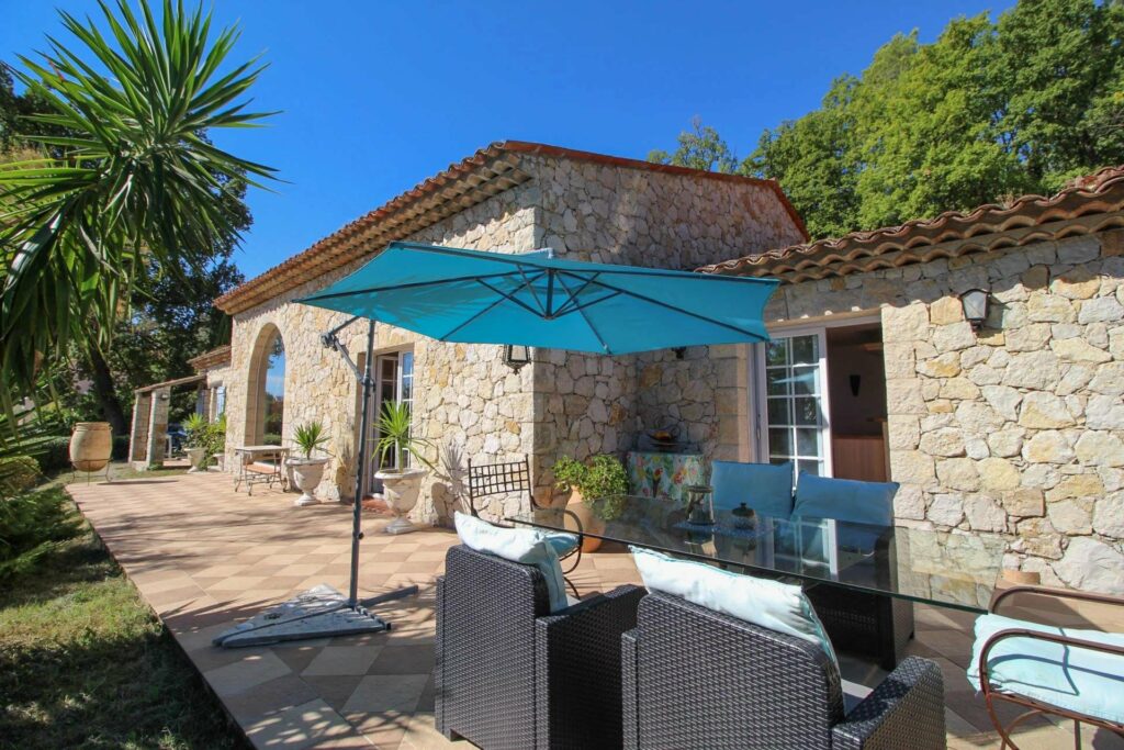 Stone villa with panoramic view in Fayence