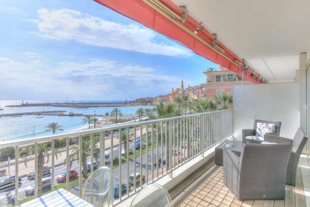 Beautiful 2-bedroom apartment with terrace and panoramic sea views Menton Garavan
