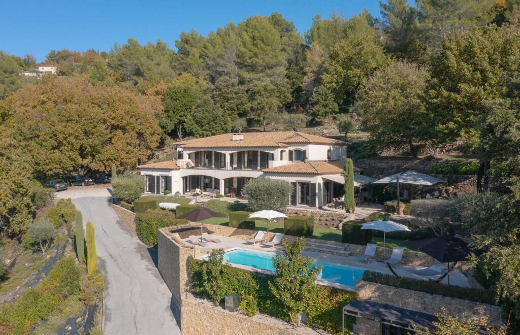 Prestigious villa with panoramic view for sale in Montauroux