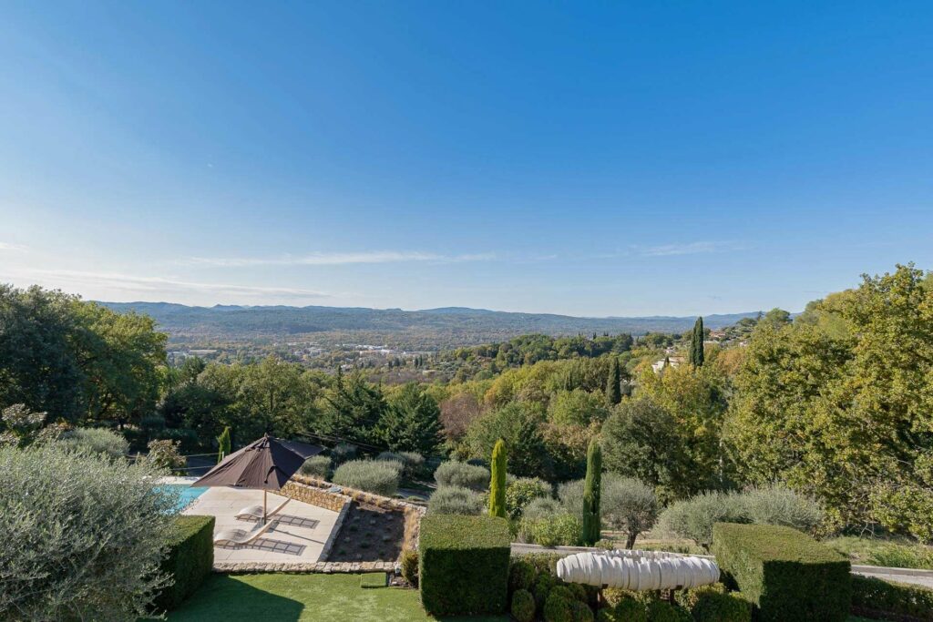 villa for sale in the south of france with mountain view