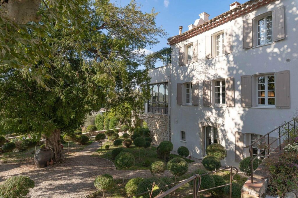chateau for sale in south france with pretty garden