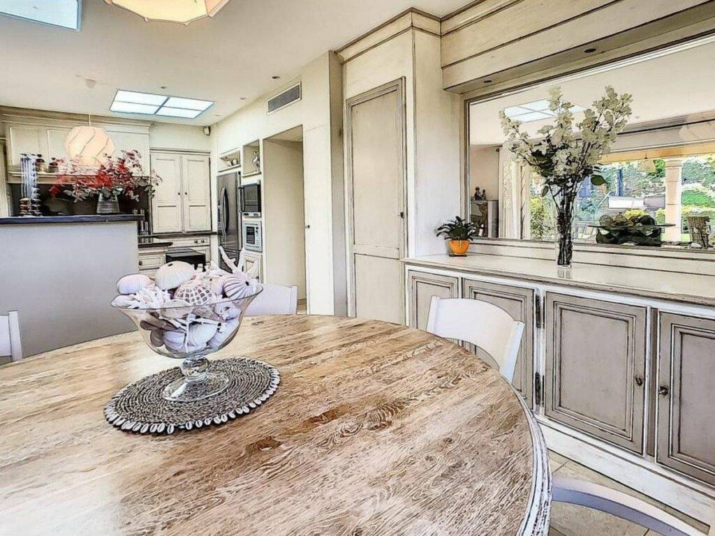 dining room with wooden round table and grey table piece