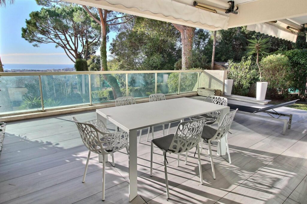 apartment for sale in cannes with large terrace