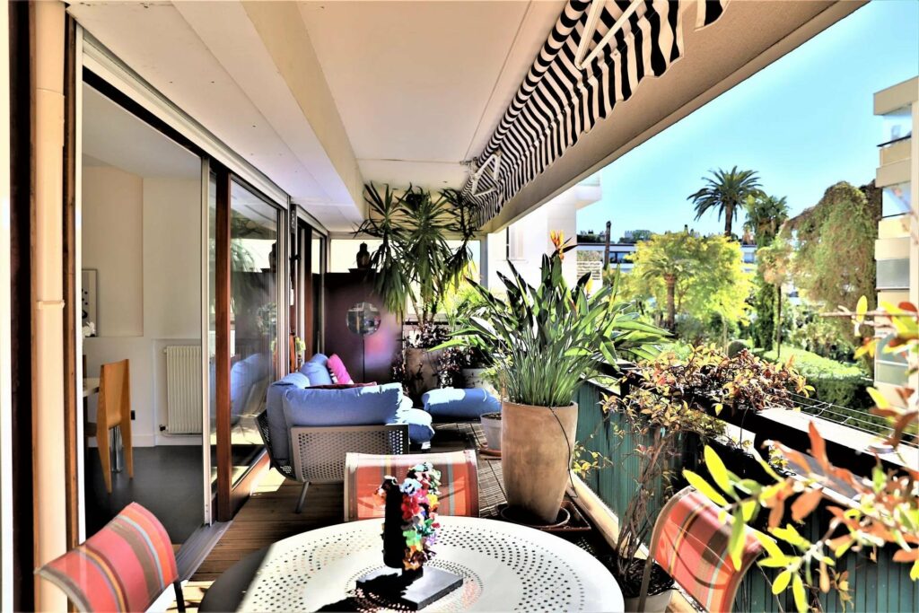 apartment for sale in cannes with large terrace