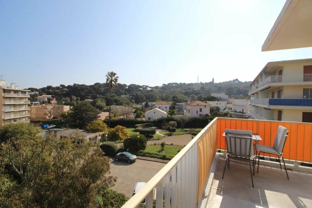 terrace with mountain view of cap d'antibes apartment
