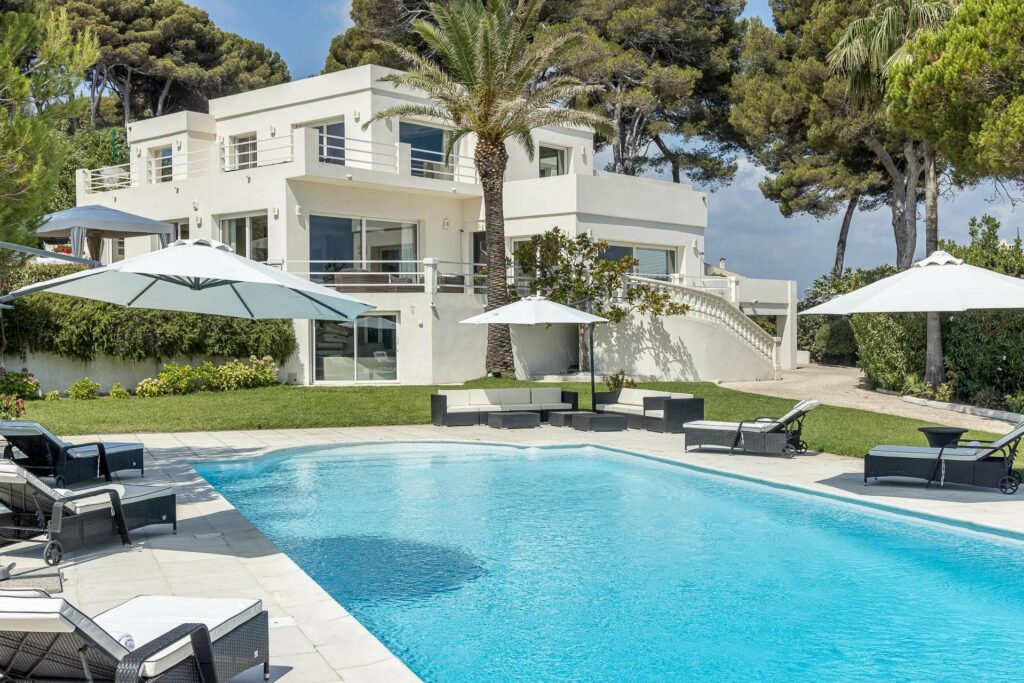 contemporary villa for sale in Cap d'Antibes