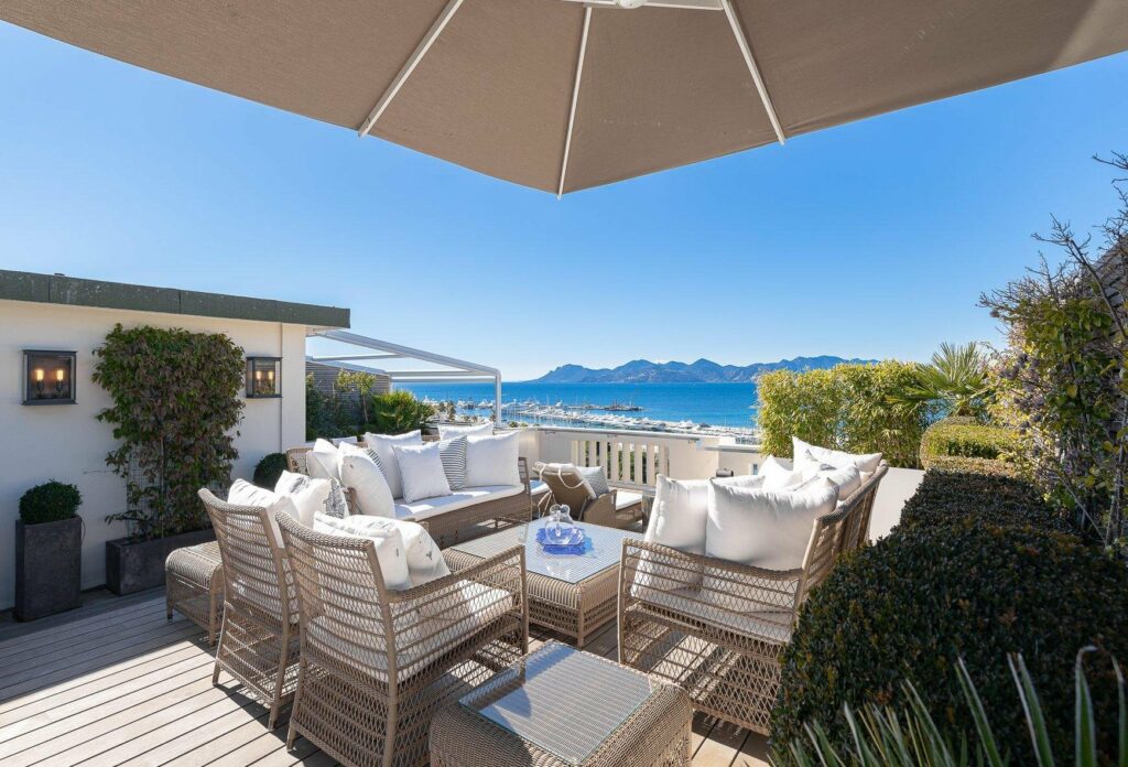 Luxury penthouse apartment for sale in Cannes Croisette
