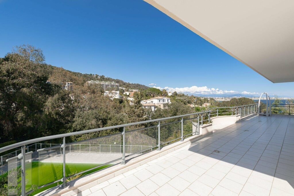 apartment for sale in cannes with sea view