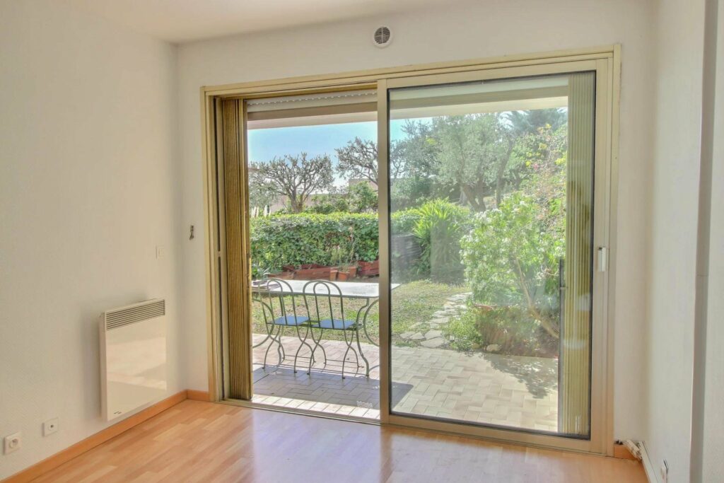 apartment for sale in nice with garden