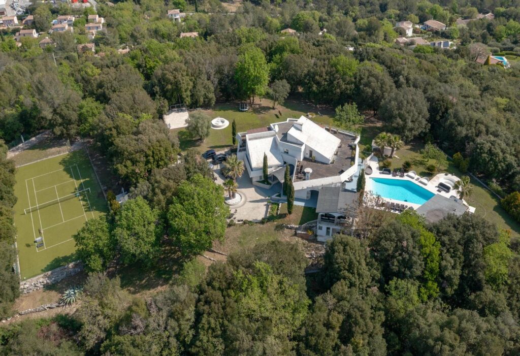 property for sale in valbonne with swimming pool and tennis court