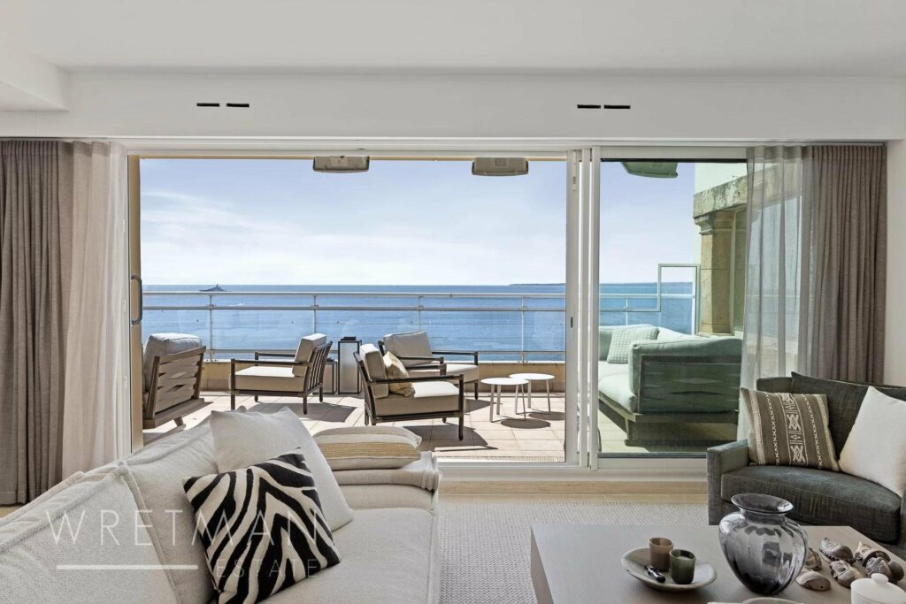 luxury apartment for sale in cannes with large terrace with sea view