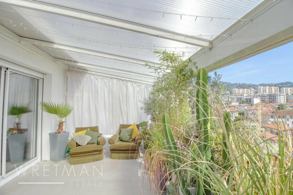 enclosed terrace with beautiful view of the city