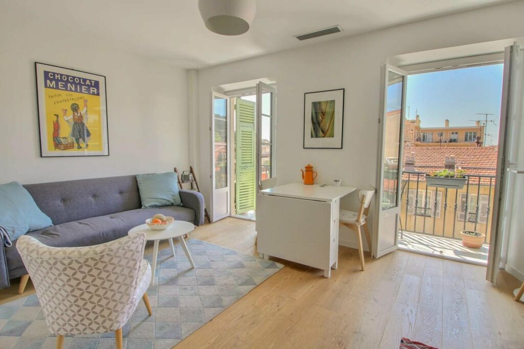 Bright and modern 1-bedroom with balcony in Nice Le Port