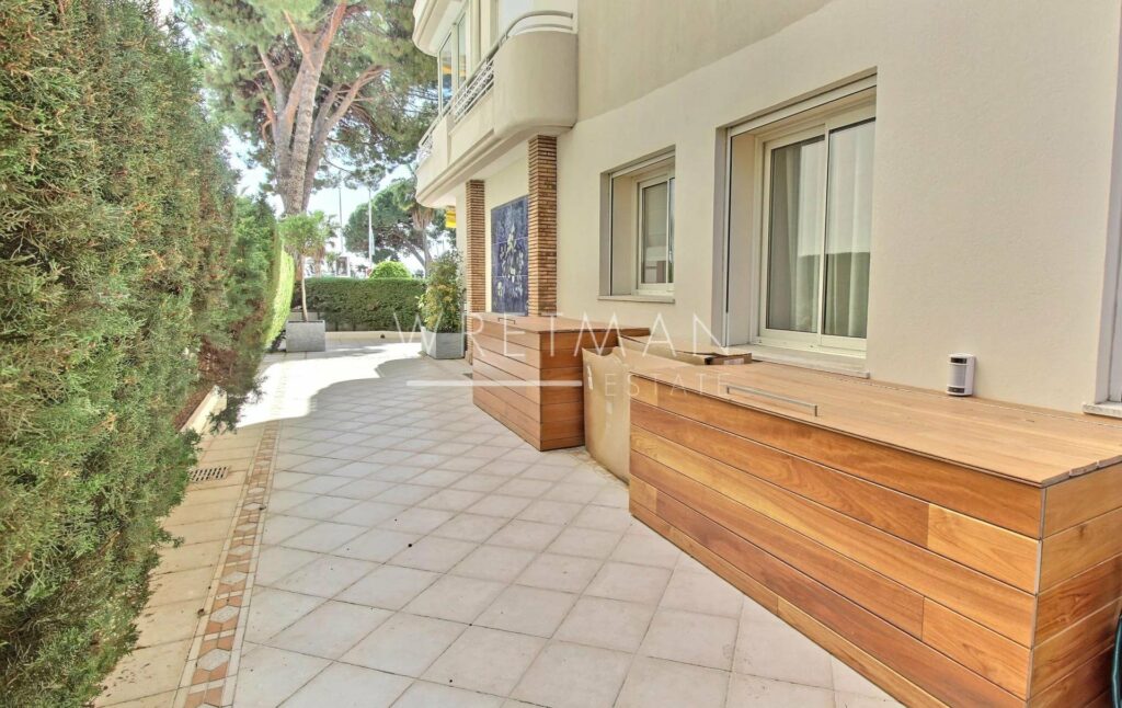 Stunning 3-bedroom with large terrace in Cannes La Croisette