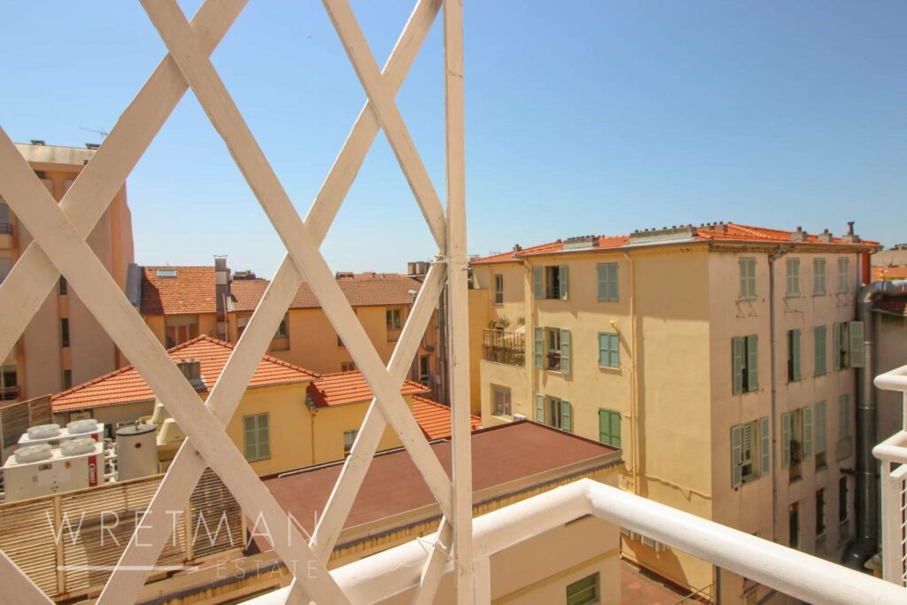 terrace with view of neighborhood in nice place massena