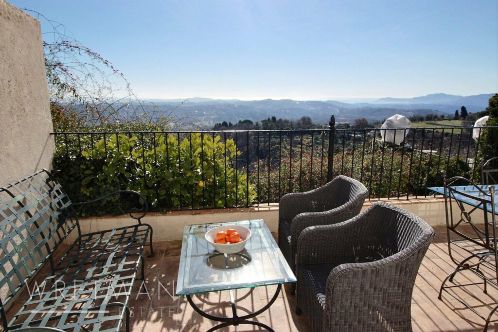 Beautiful big village house with breath taking view in Grasse Châteauneuf