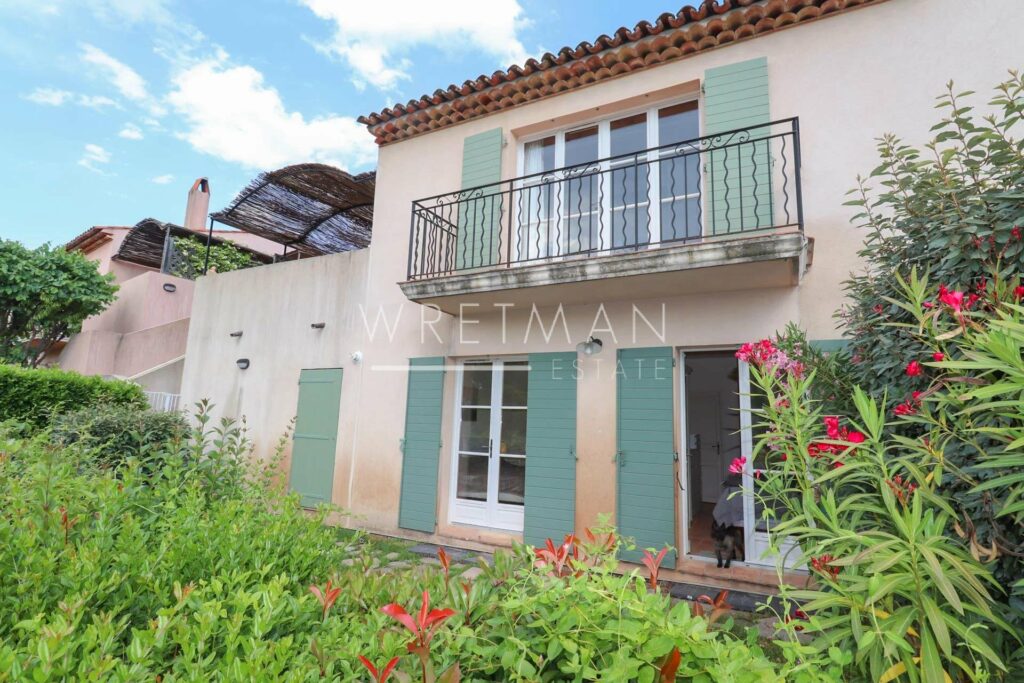 Terraced house at Gofl of St Endreol, fully renovated in La Motte