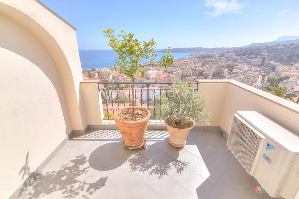 terrace with sea view at villa for sale in Menton Terres Chaudes