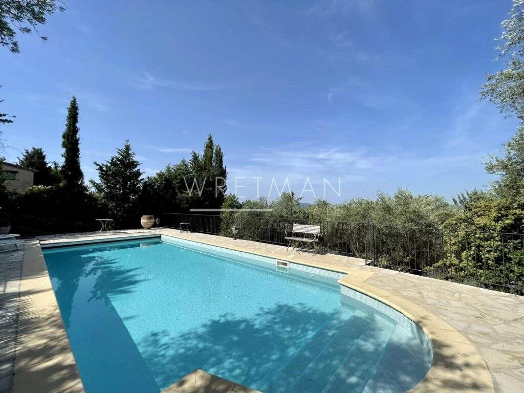 infinity pool for sale in Montauroux