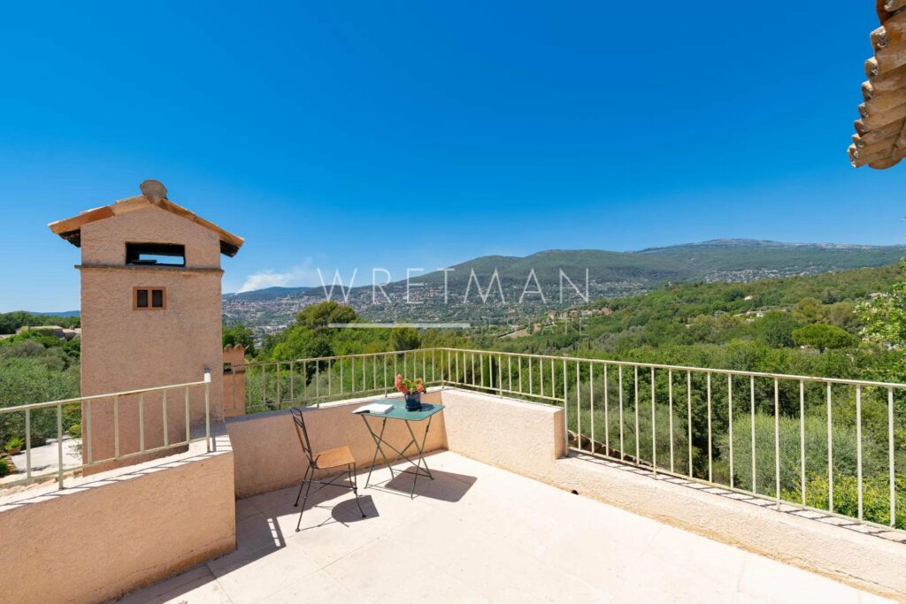 large terrace with mountain view of villa in chateauneuf