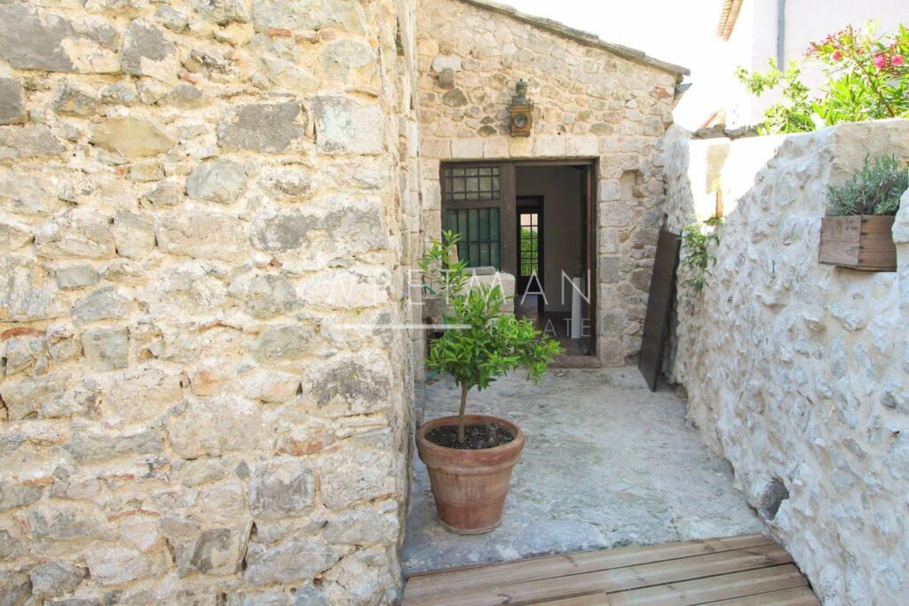 Charming stone house with terrace in Gorbio village