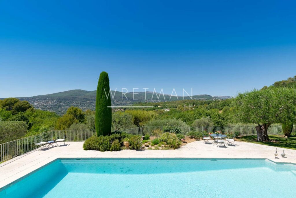villa for sale in chateauneuf with swimming pool and large garden