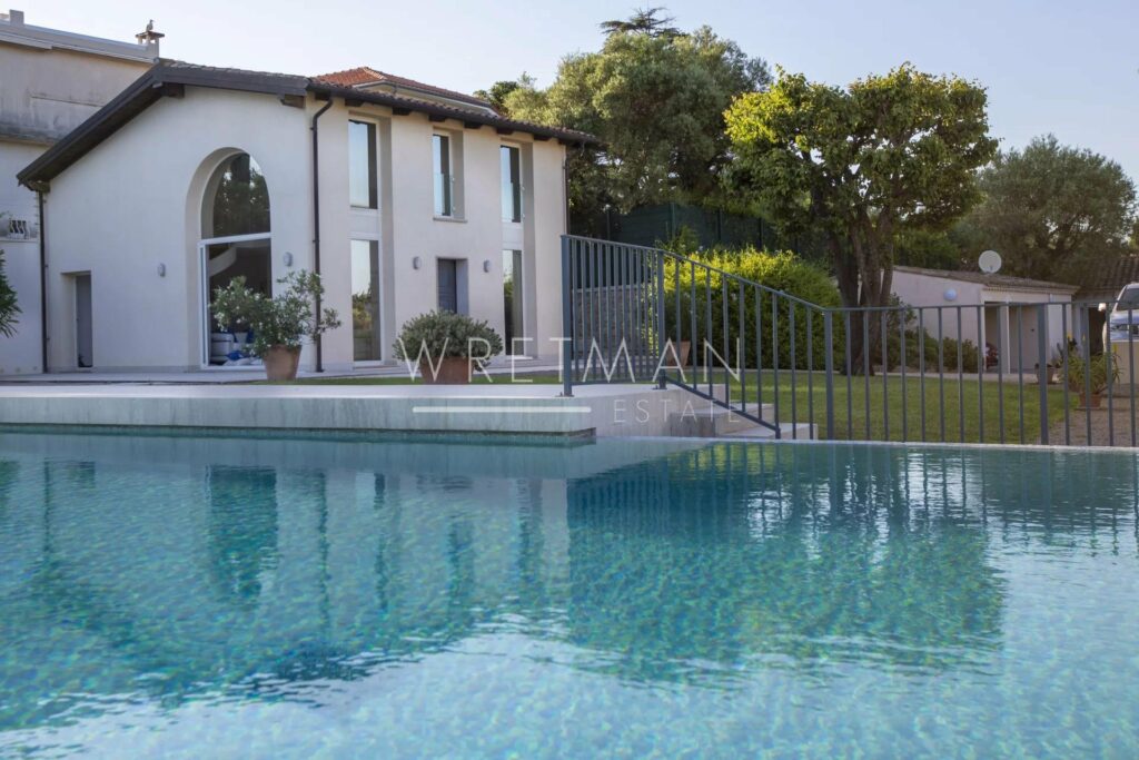 guest house of luxury villa in cap d'antibes