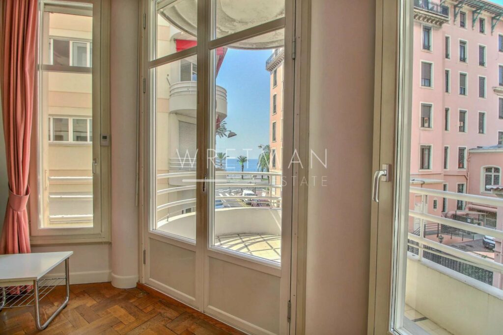 apartment for sale in nice Carré d'Or with sea view