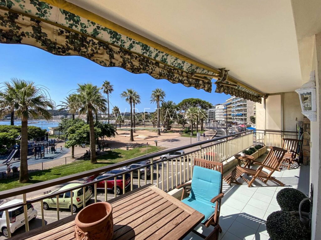 terrace with sea view at antibes apartment