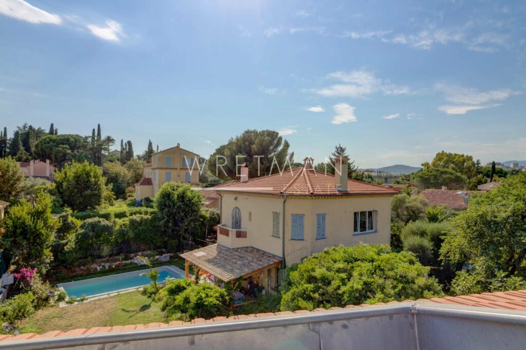 villa for sale in the south of france with large garden
