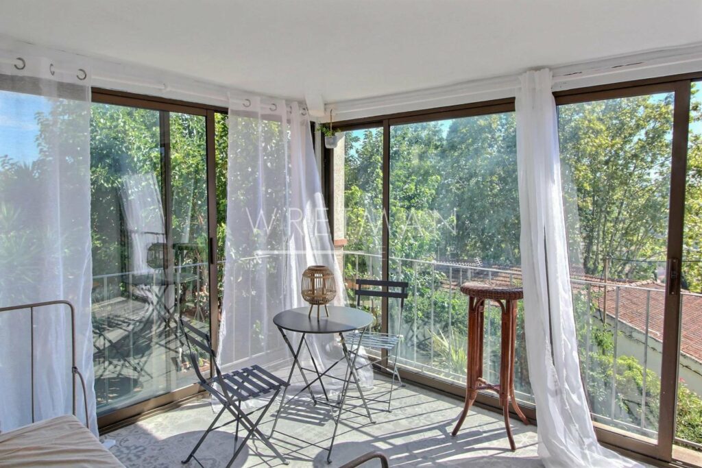 sun room with floor to ceiling windows and garden view