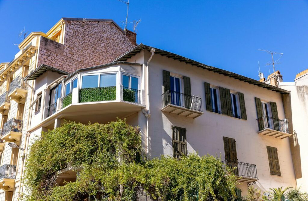 2-bedroom apartment with balcony in Nice Riquier
