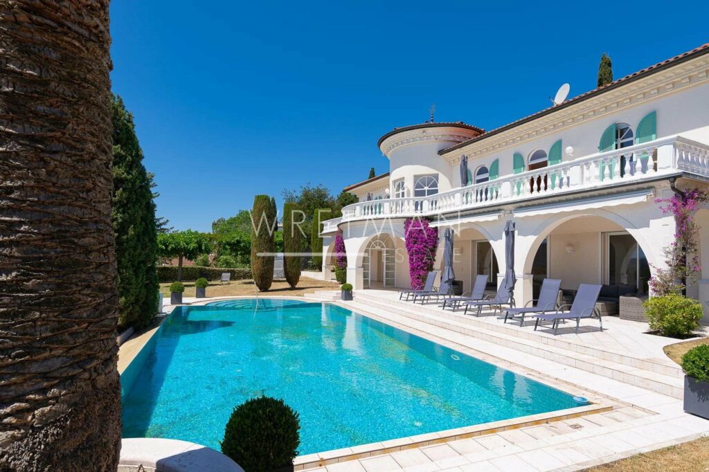 villa for sale in the south of france with swimming pool