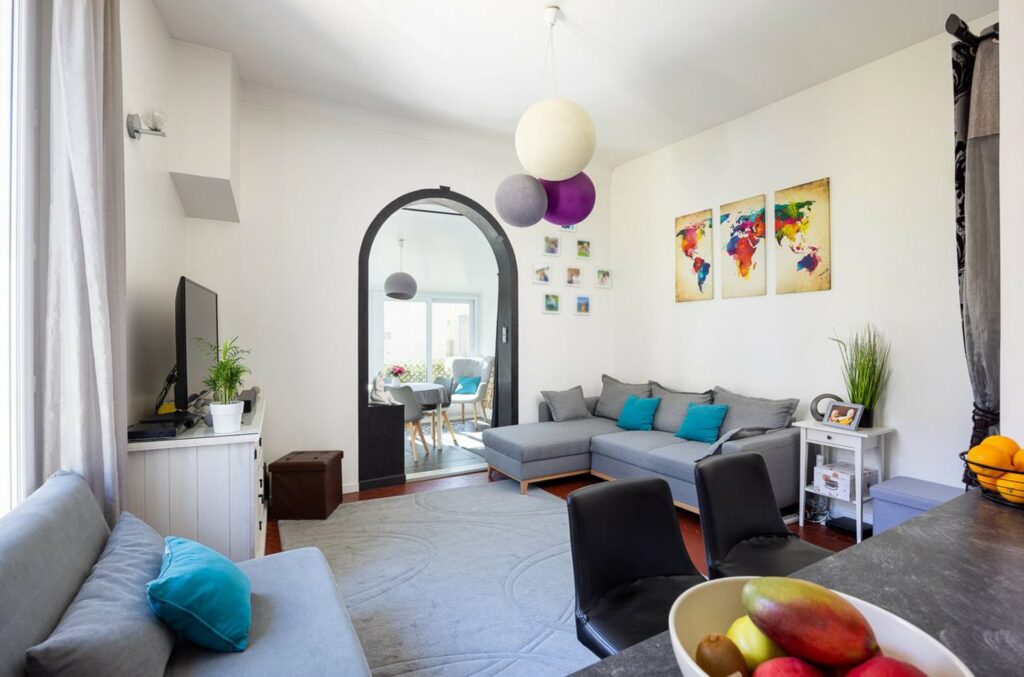 2-bedroom apartment with veranda and balconies in Nice Riquier
