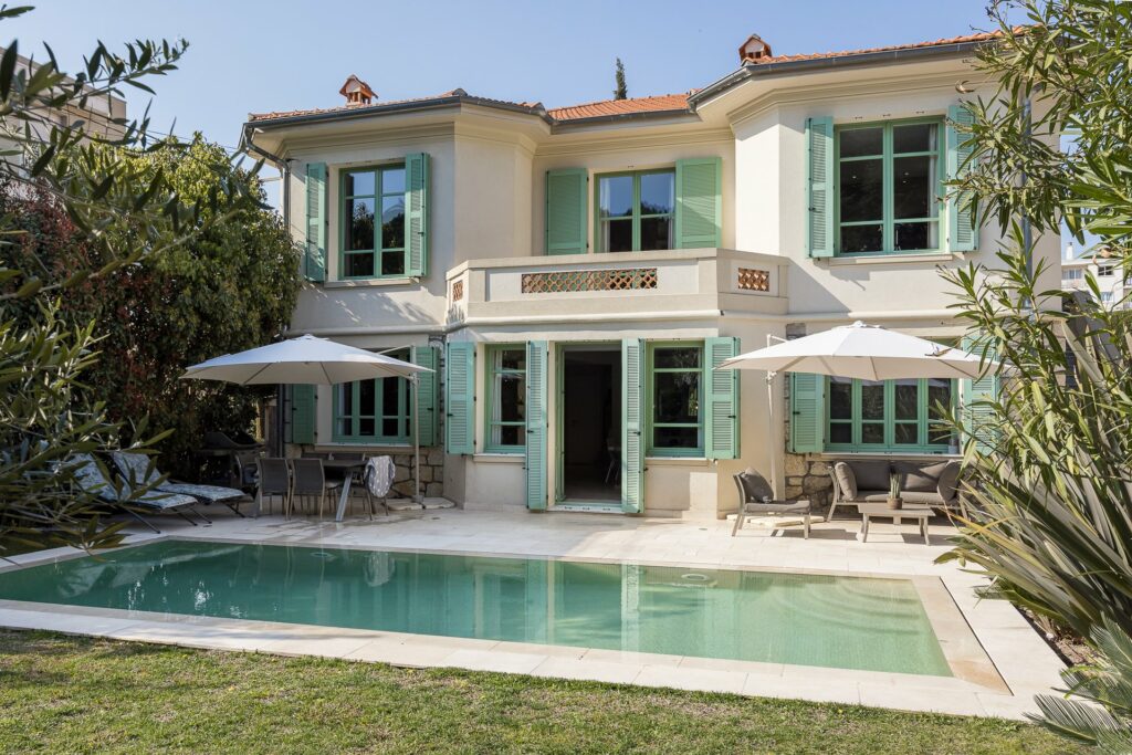 villa for sale in Juan les Pins with swimming pool