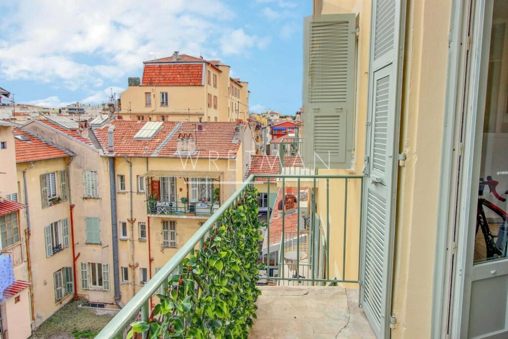 balcony of apartment in Nice Le Port