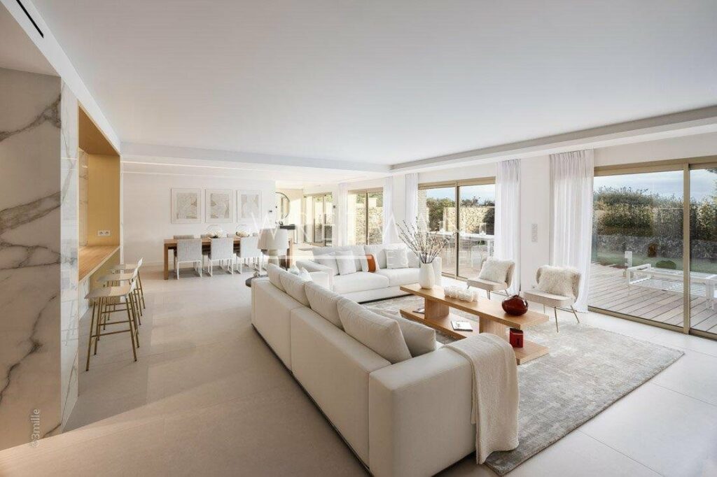Superb Fully Refurbished 4-Bedroom Apartment Villa in Prestigious Condominium in Cannes Californie
