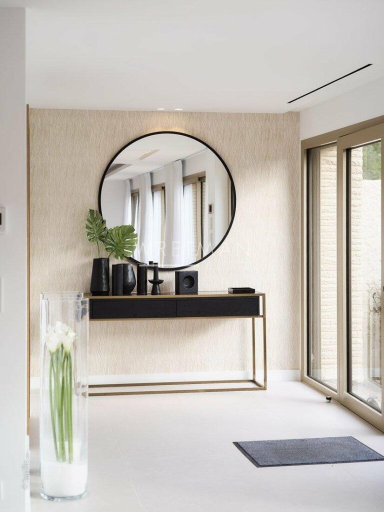 Superb Fully Refurbished 4-Bedroom Apartment Villa in Prestigious Condominium in Cannes Californie