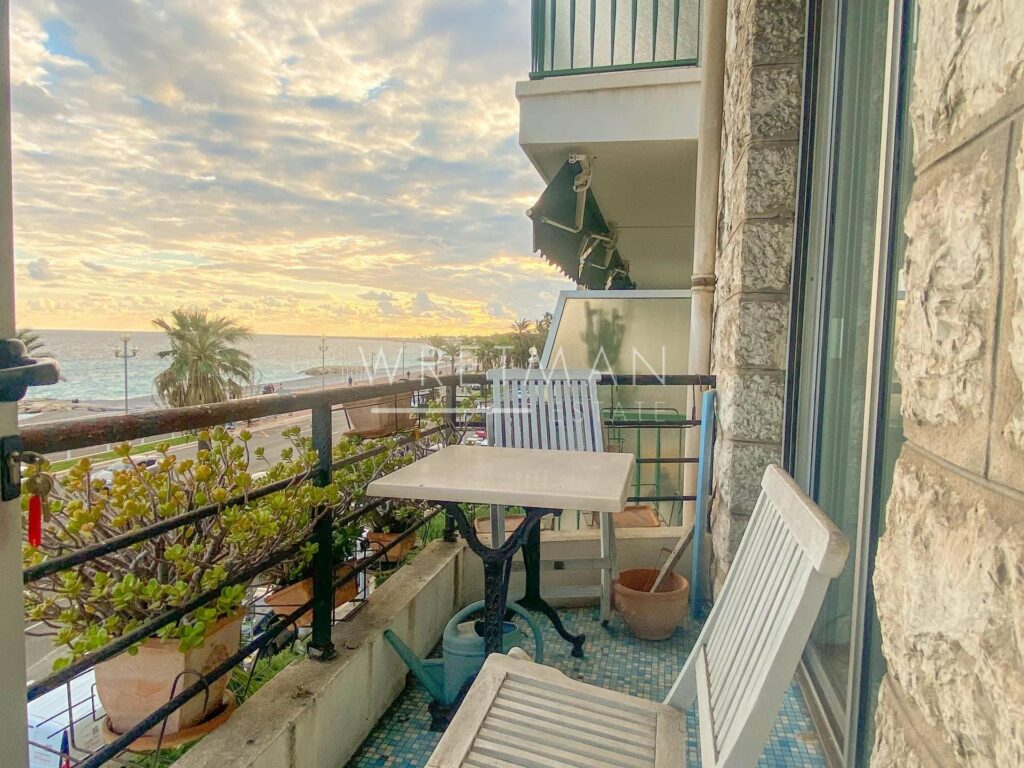 terrace with sea view of apartment in nice