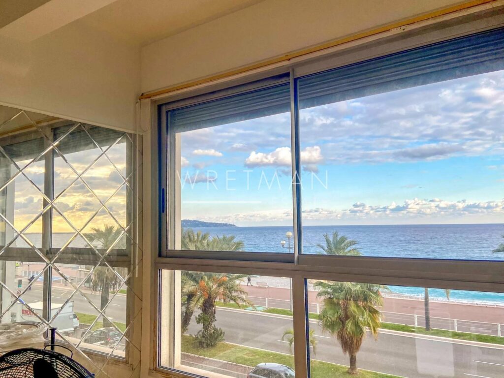 apartment for sale in Nice Promenade des Anglais with sea view