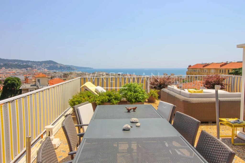 Rare 2-bedroom with roof terrace, sea view - Nice Baumettes