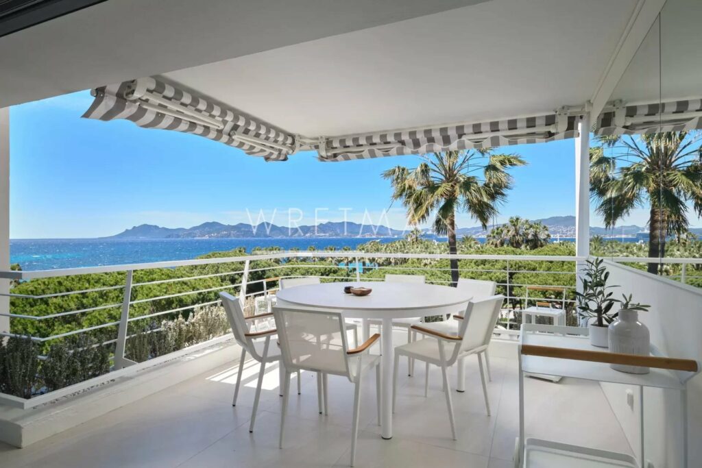 3 bedroom apartment with sea view Cannes Croisette