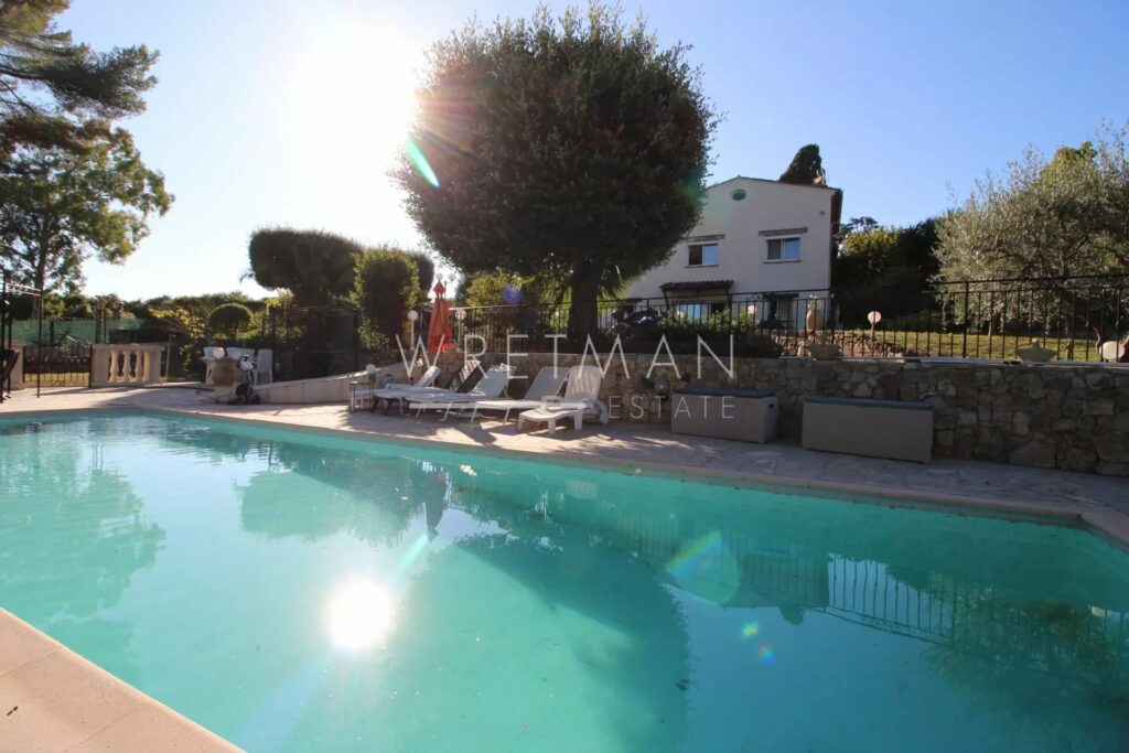 property for sale in Antibes with pool