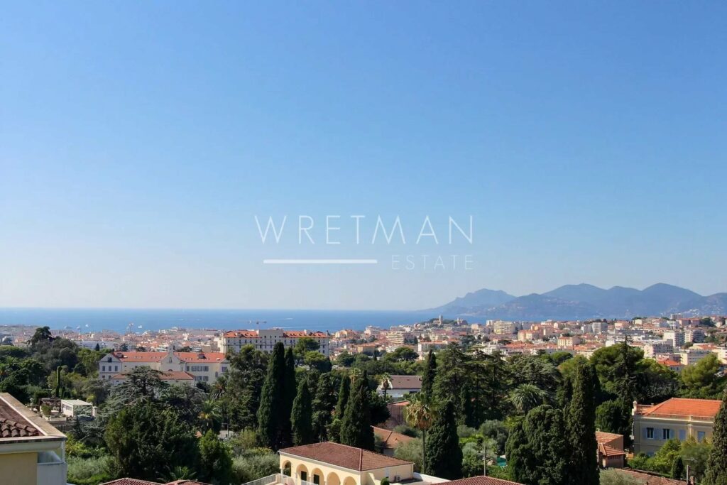 2 bedroom apartment with sea view in Cannes Oxford