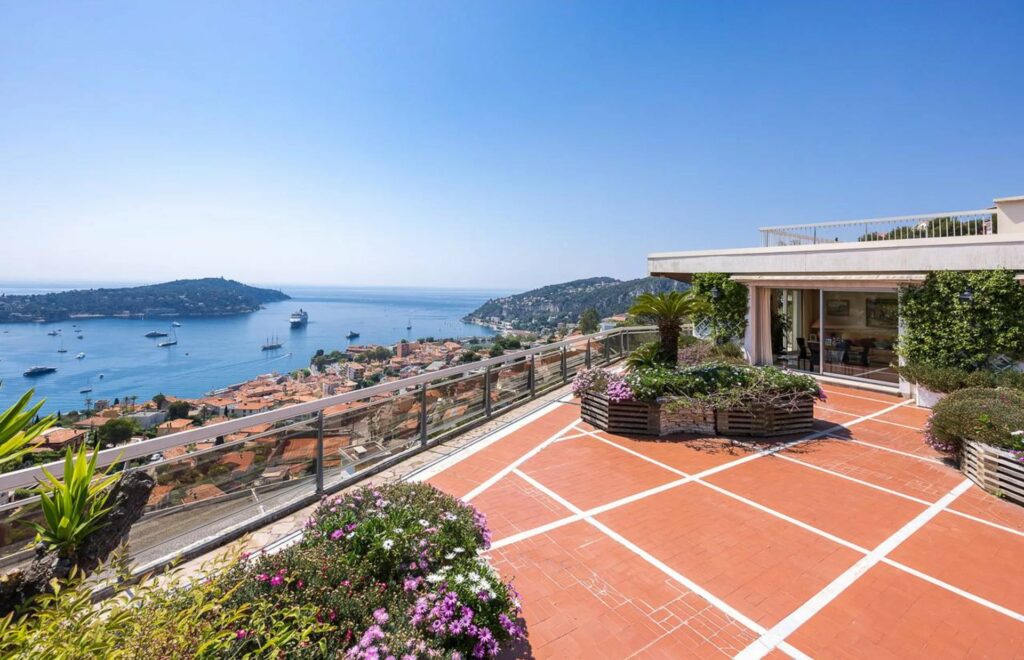 Penthouse with sea view in Villefranche-sur-Mer