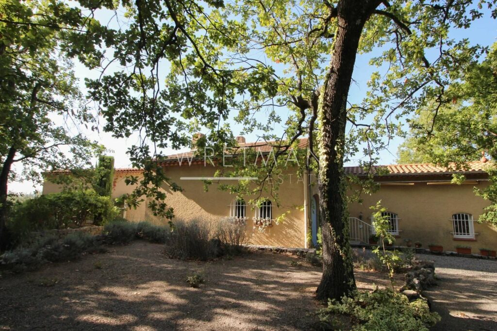 property for sale in the var france with large garden